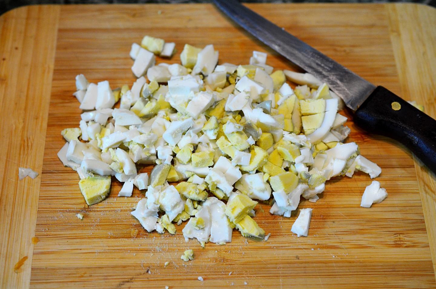 Шаг 10 приготовления Оливье с мясом салат