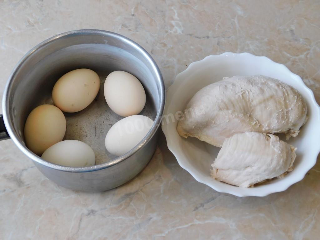 Шаг 1 приготовления Салат с куриной грудкой и свежими огурцами