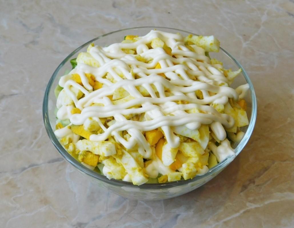 Шаг 7 приготовления Салат с куриной грудкой и свежими огурцами