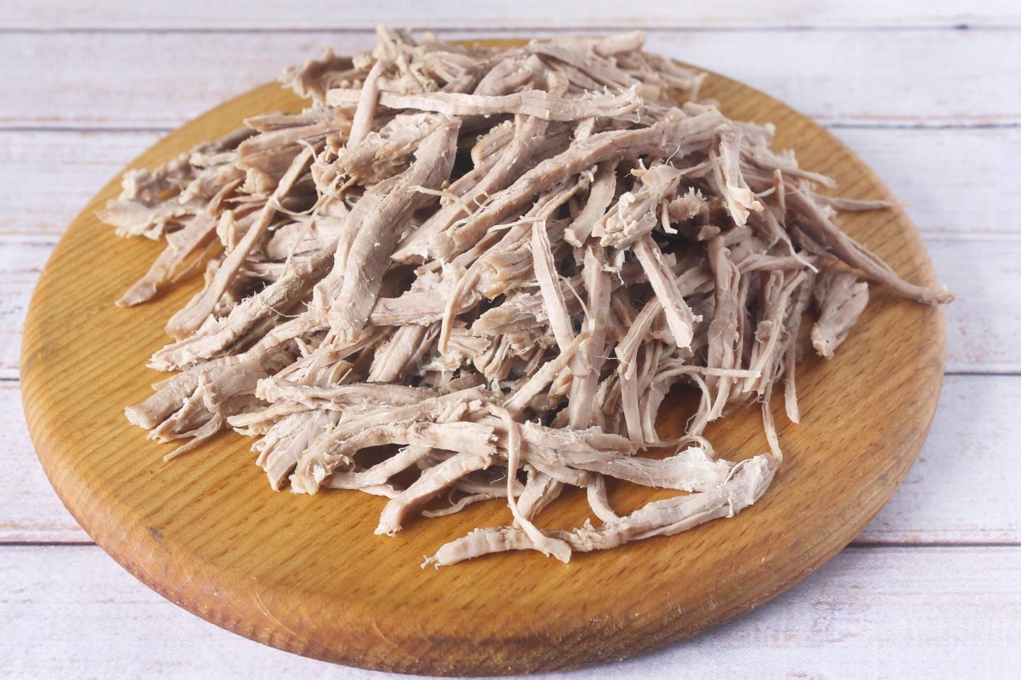 Шаг 2 приготовления Салат с говядиной и маринованным луком