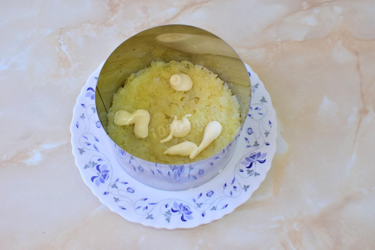 Шаг 4 приготовления Салат грибы лук яйца