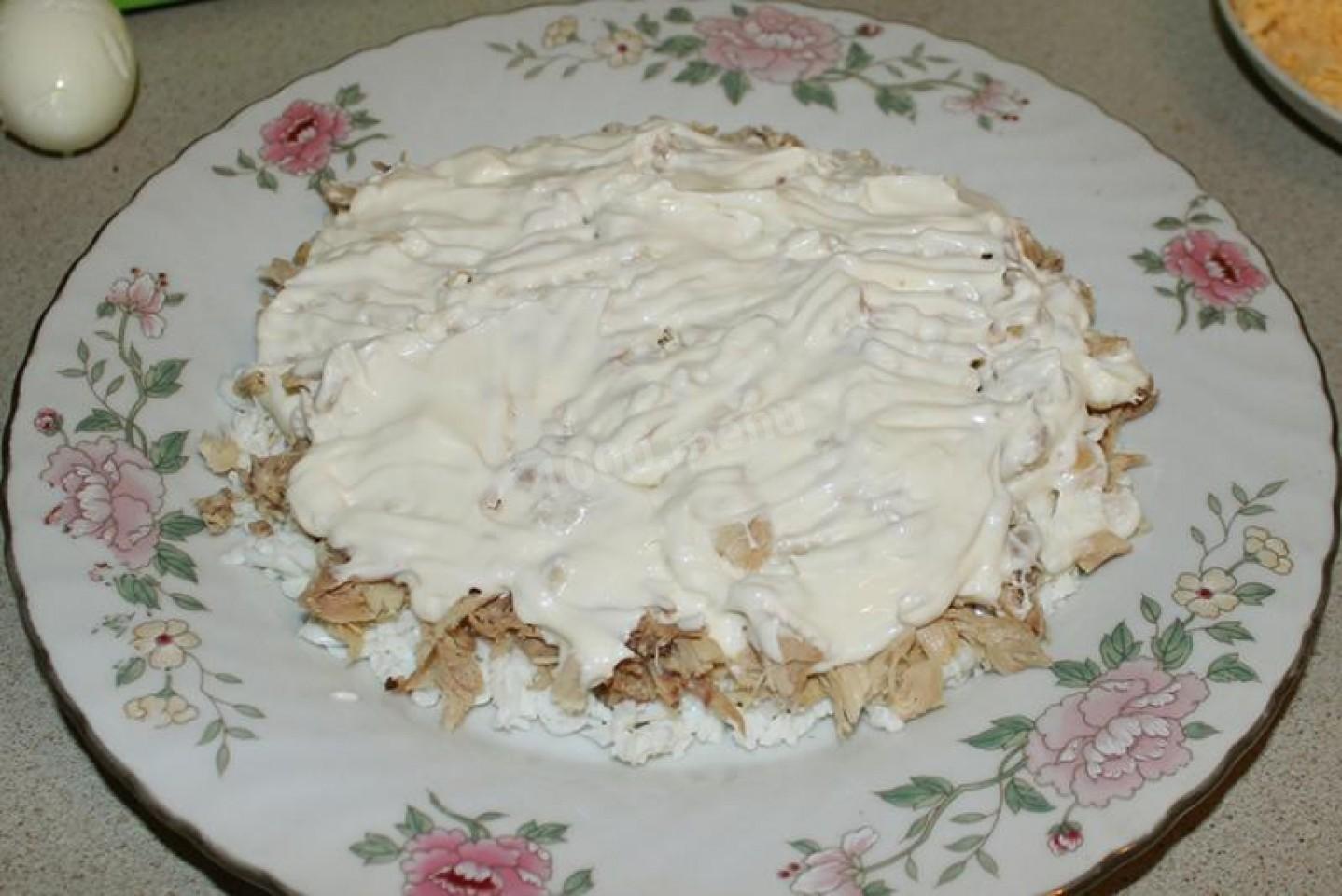 Шаг 11 приготовления Салат Черепаха с курицей грецкими орехами и яблоками