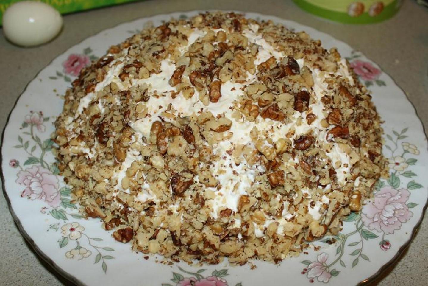Шаг 17 приготовления Салат Черепаха с курицей грецкими орехами и яблоками