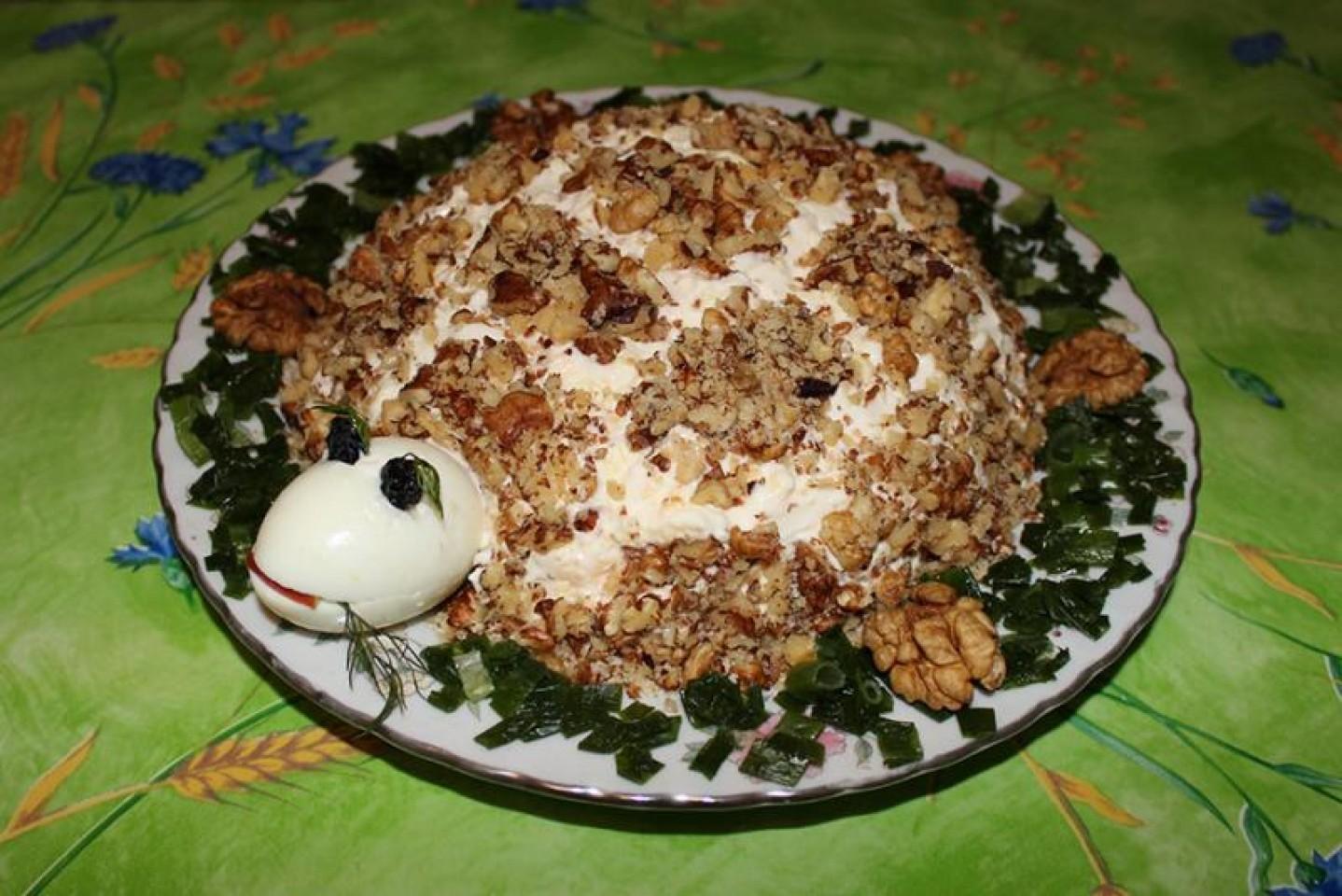 Шаг 19 приготовления Салат Черепаха с курицей грецкими орехами и яблоками