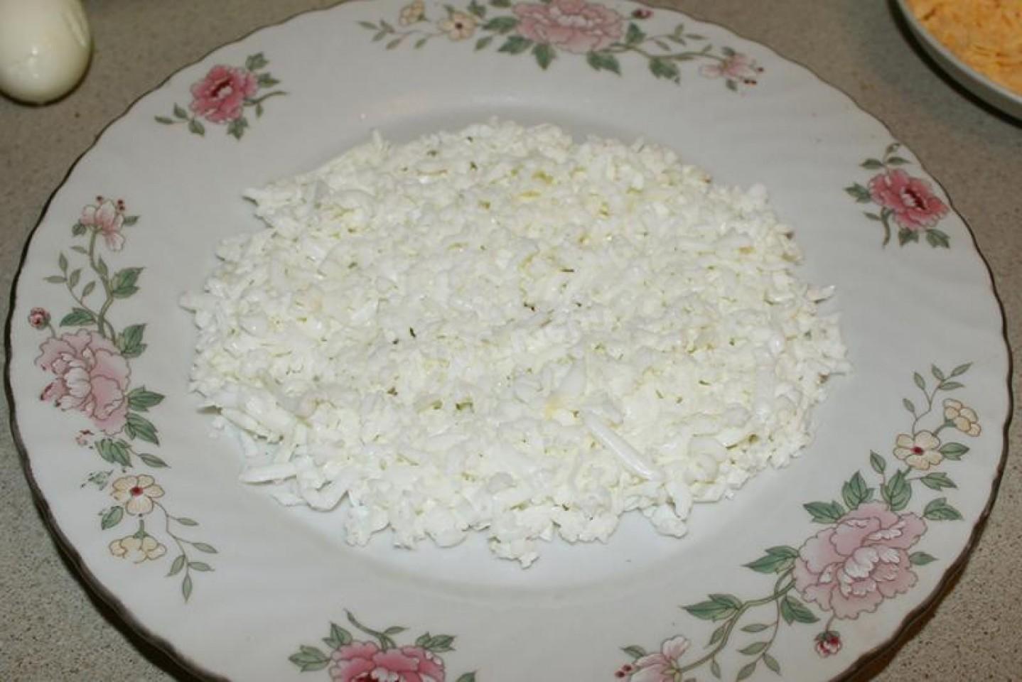 Шаг 9 приготовления Салат Черепаха с курицей грецкими орехами и яблоками
