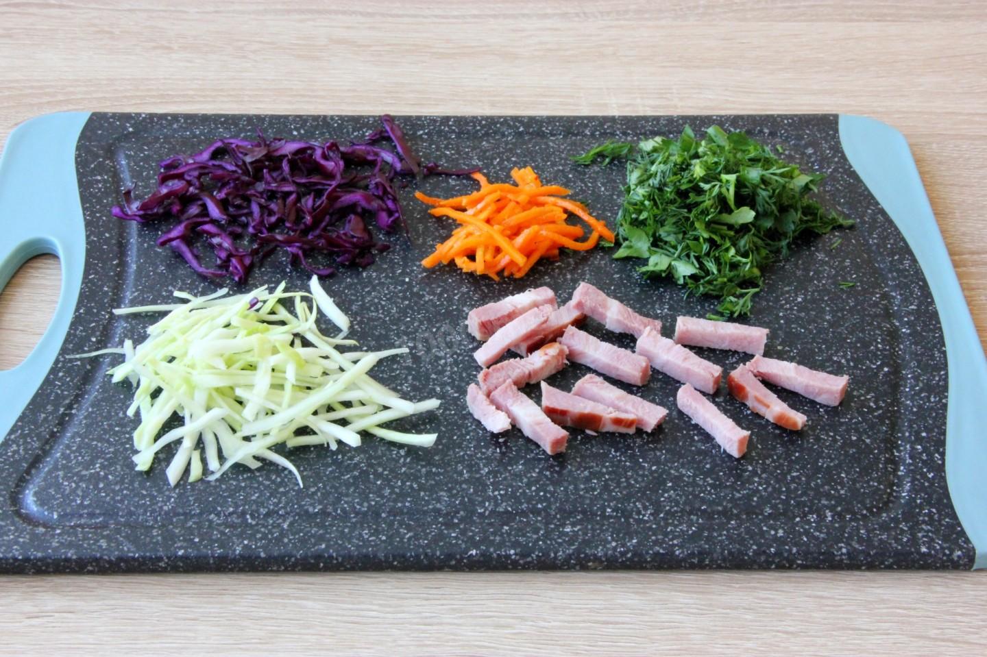 Шаг 2 приготовления Вкусный салат из фиолетовой капусты