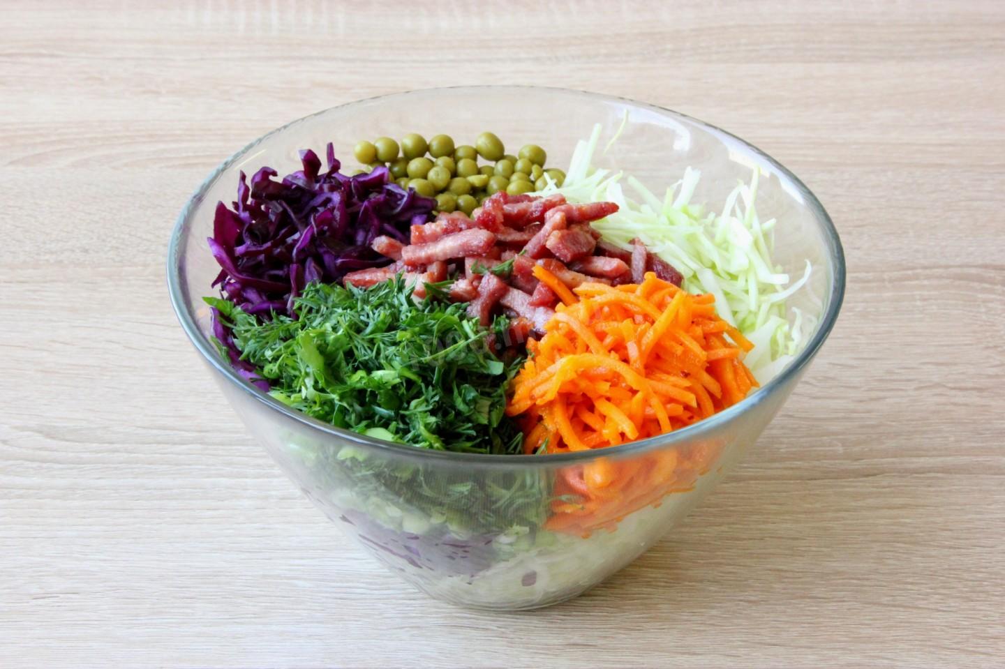 Шаг 4 приготовления Вкусный салат из фиолетовой капусты