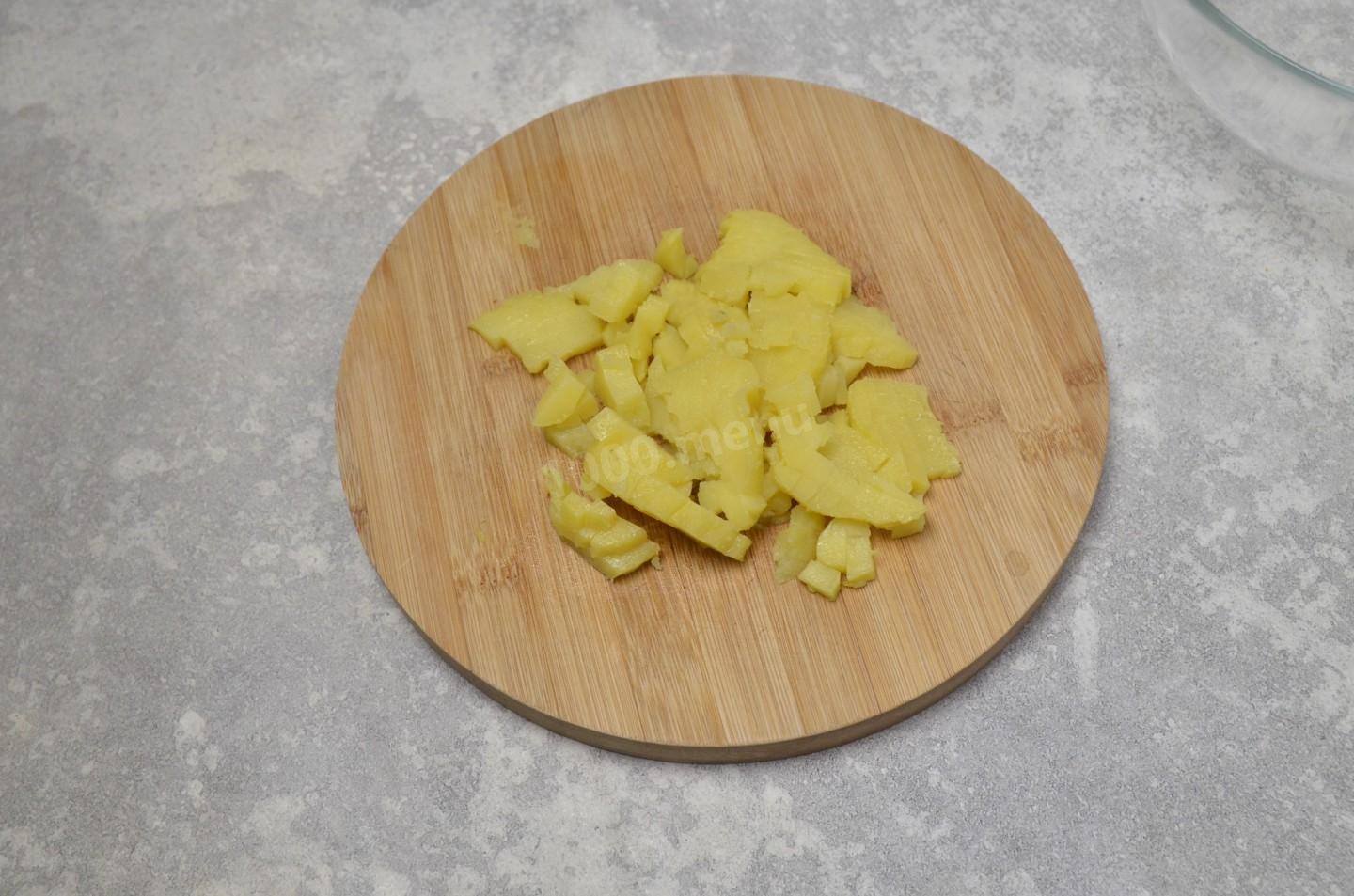 Шаг 2 приготовления Салат с картошкой и сыром