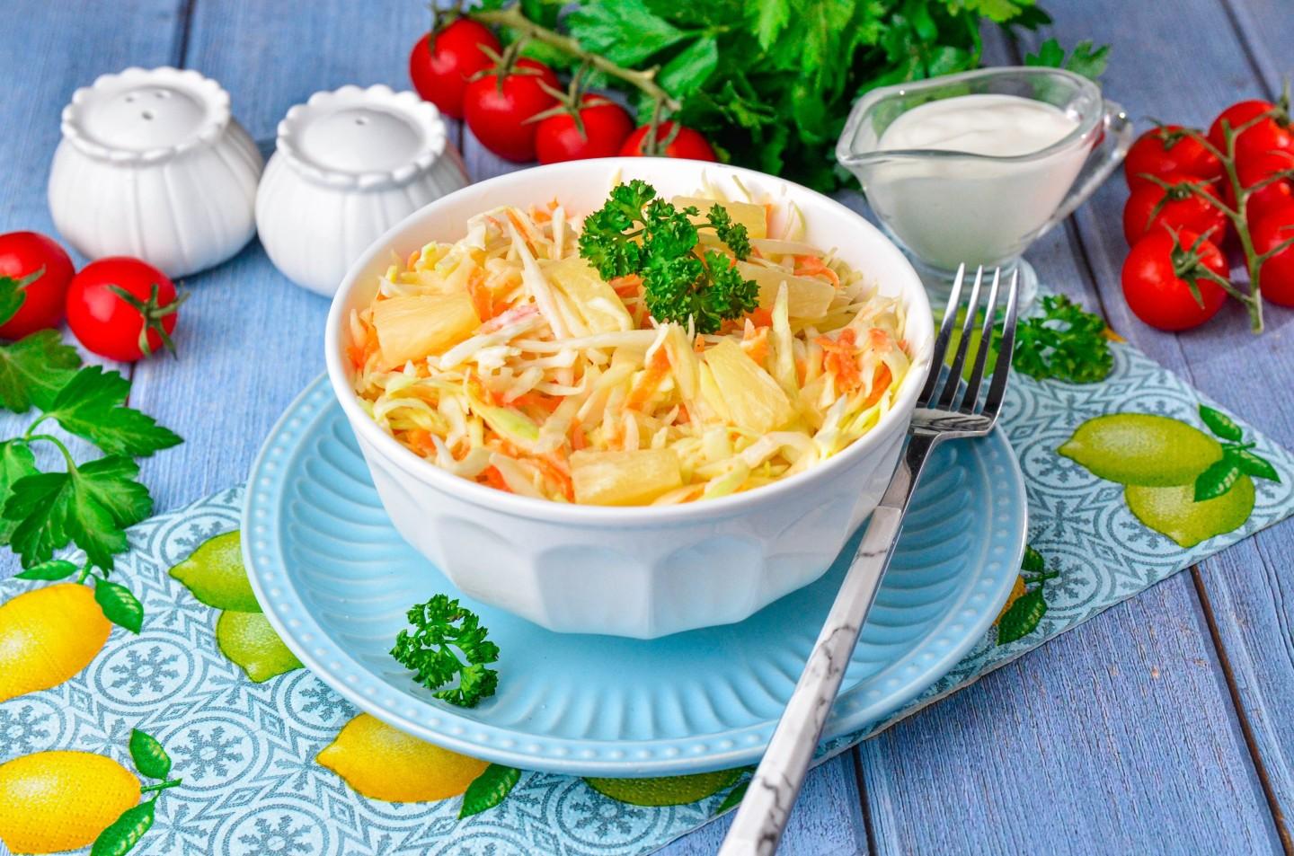 Обложка рецепта Салат с капустой и ананасами Коул Слоу