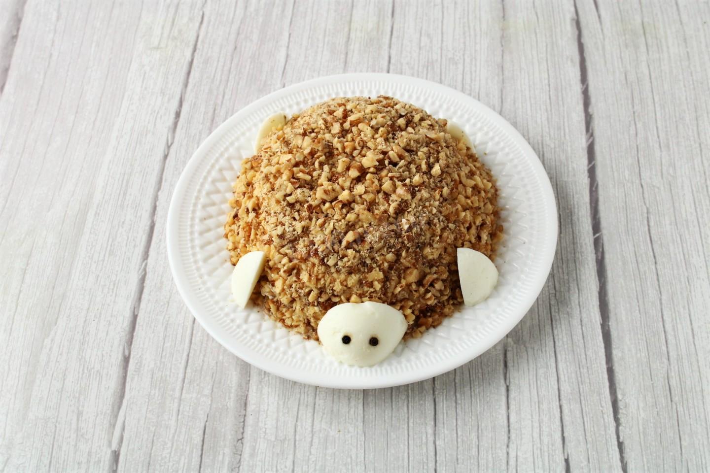 Шаг 13 приготовления Салат Черепашка с яблоком и грецкими орехами