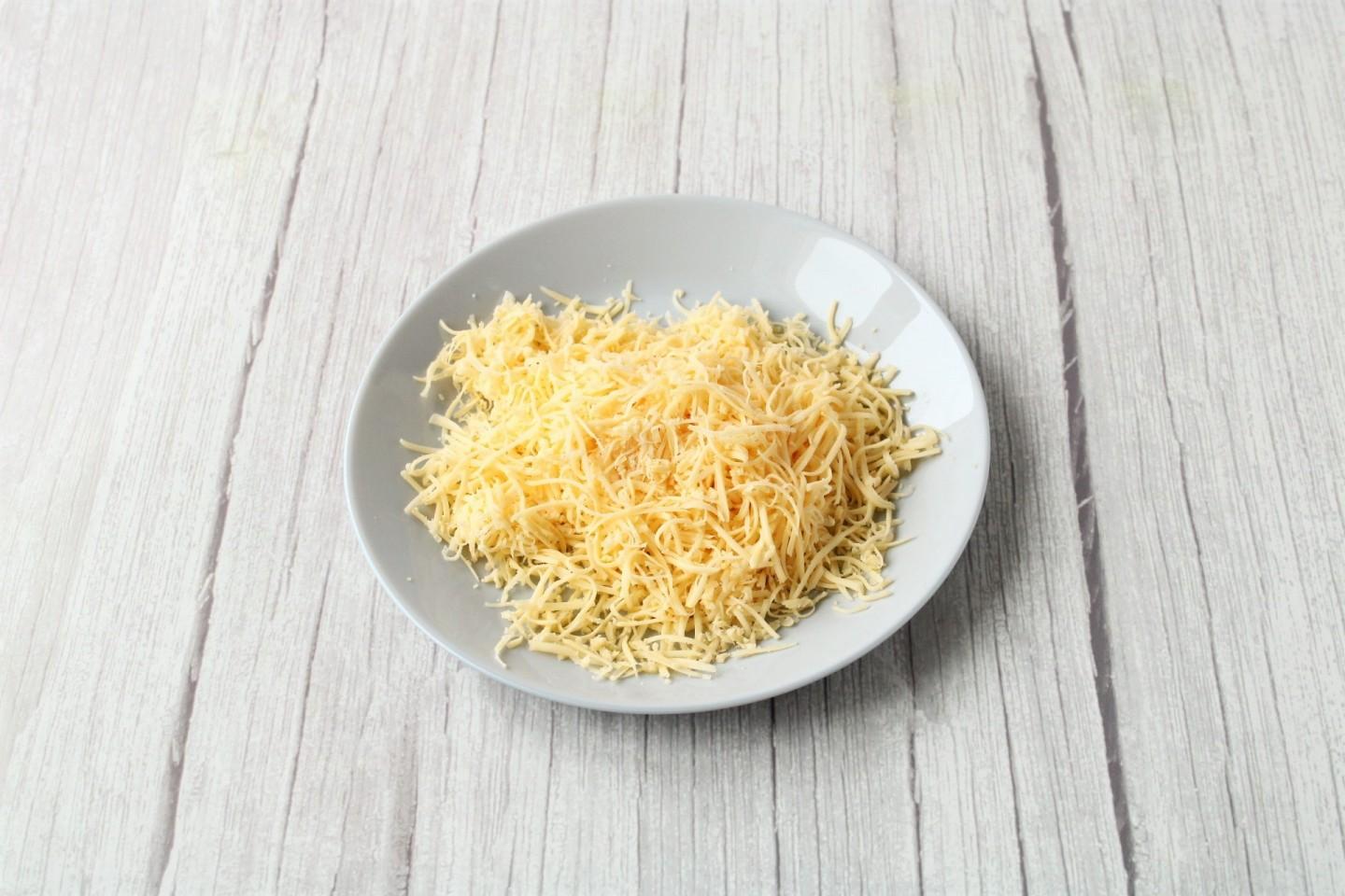 Шаг 3 приготовления Салат Черепашка с яблоком и грецкими орехами