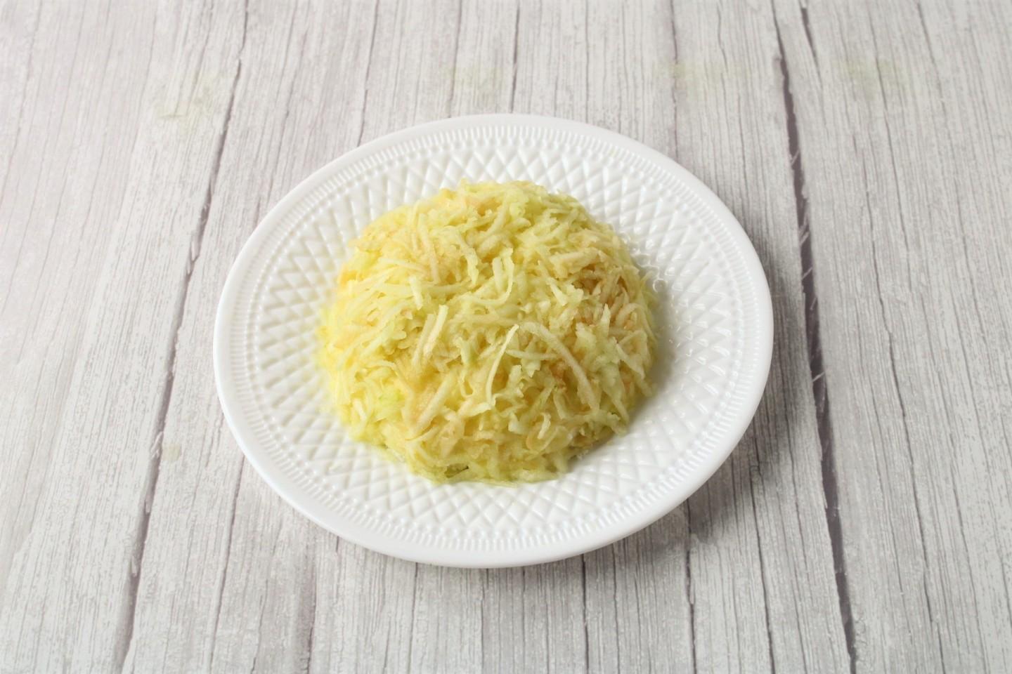 Шаг 9 приготовления Салат Черепашка с яблоком и грецкими орехами