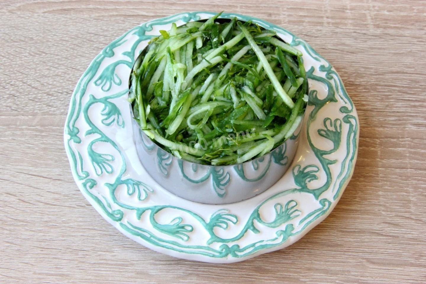 Шаг 8 приготовления Салат Курочка Ряба