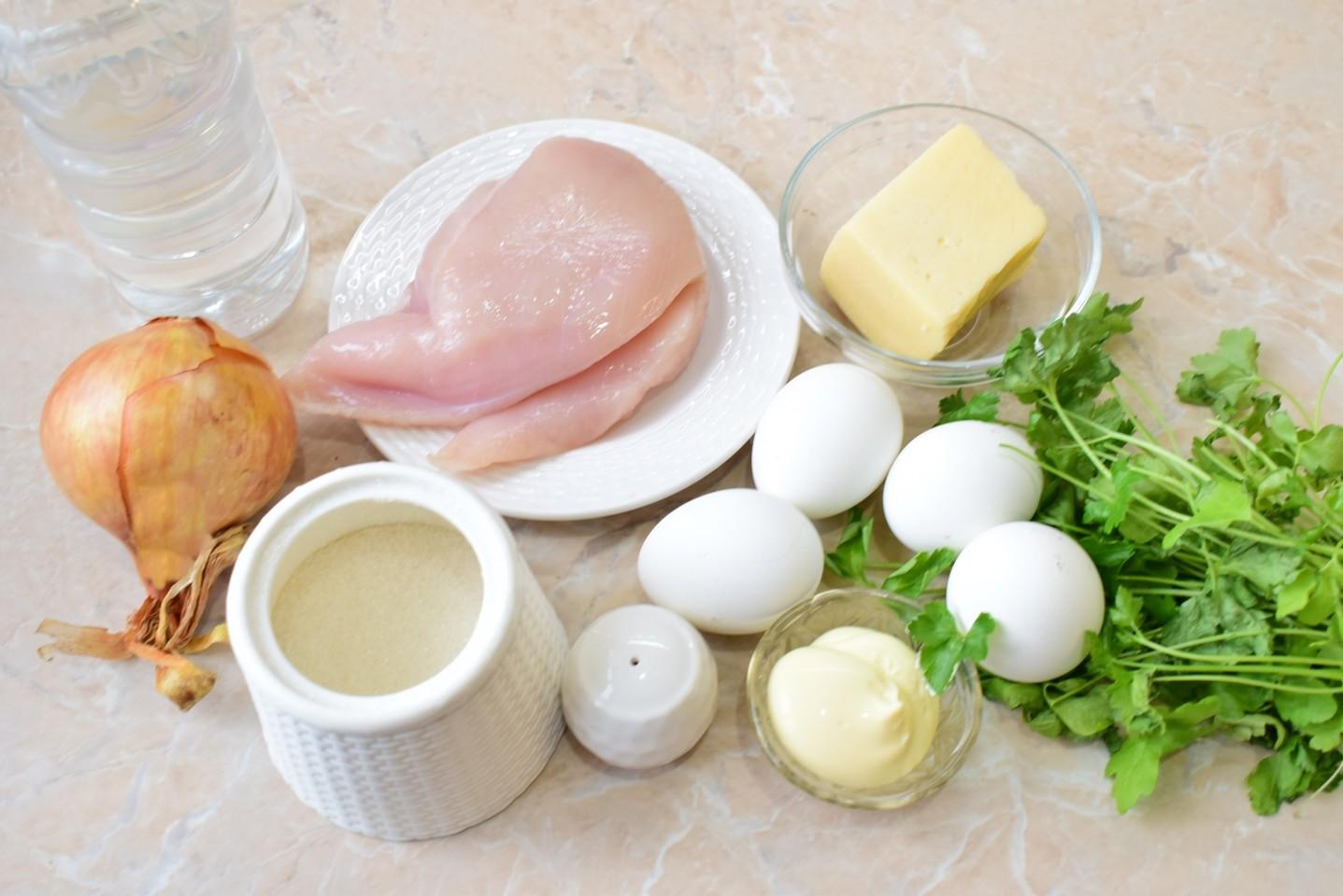 Шаг 1 приготовления Салат Мужской каприз с курицей