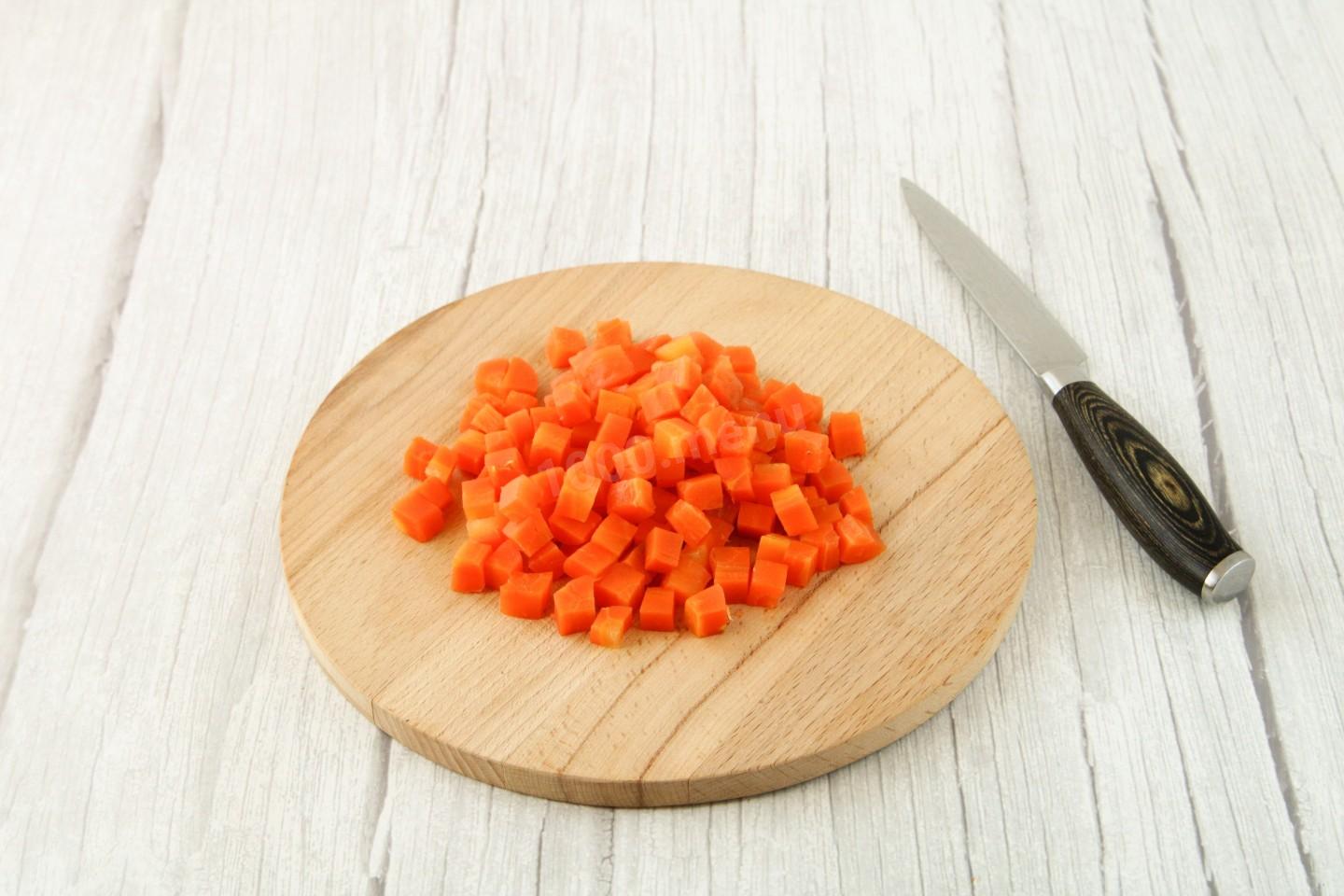 Шаг 3 приготовления Салат копченая курица морковь огурец