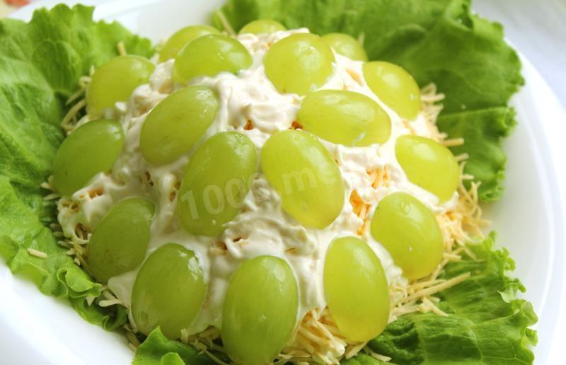 Шаг 10 приготовления Салат с курицей виноградом грецкими орехами и сыром