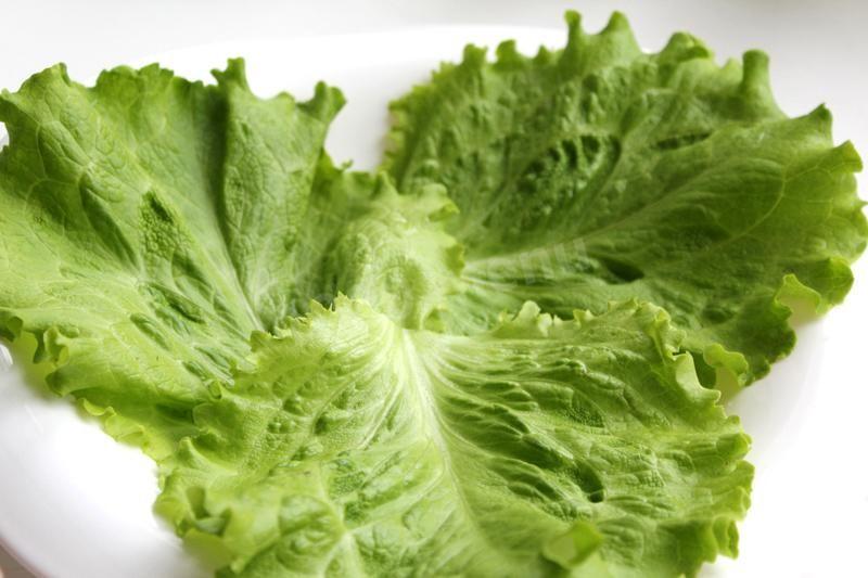 Шаг 3 приготовления Салат с курицей виноградом грецкими орехами и сыром