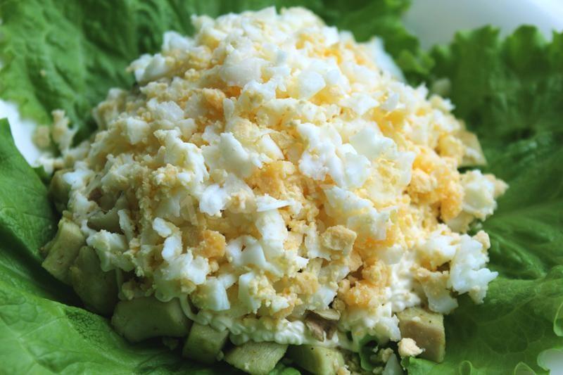 Шаг 7 приготовления Салат с курицей виноградом грецкими орехами и сыром