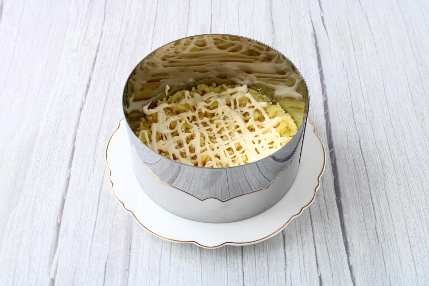 Шаг 8 приготовления Салат из иваси консервы