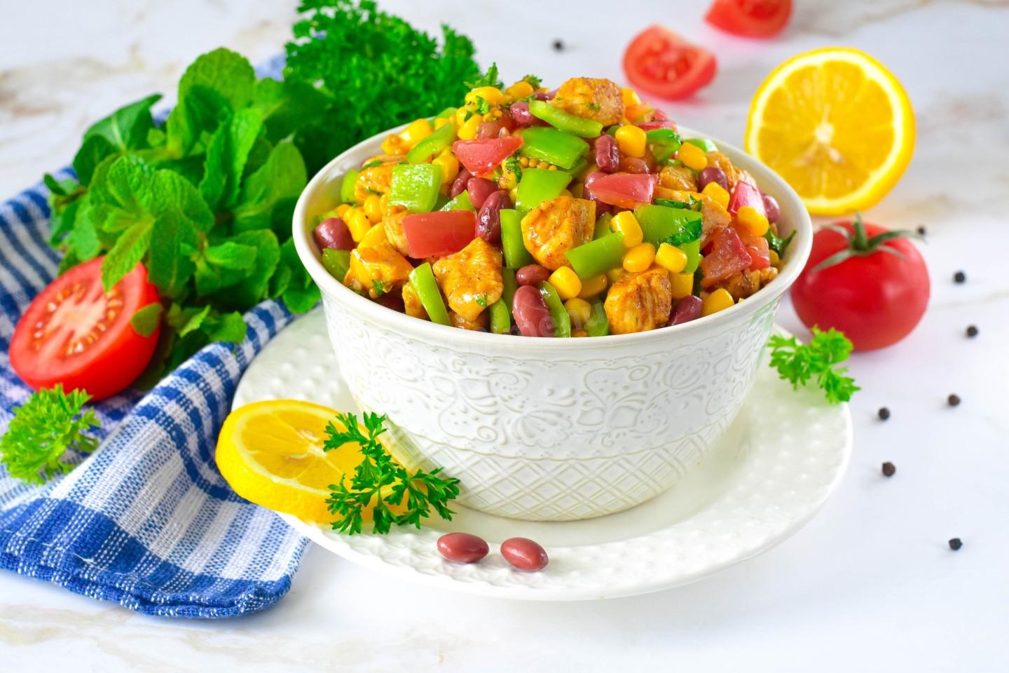 Шаг 11 приготовления Салат с курицей фасолью и кукурузой