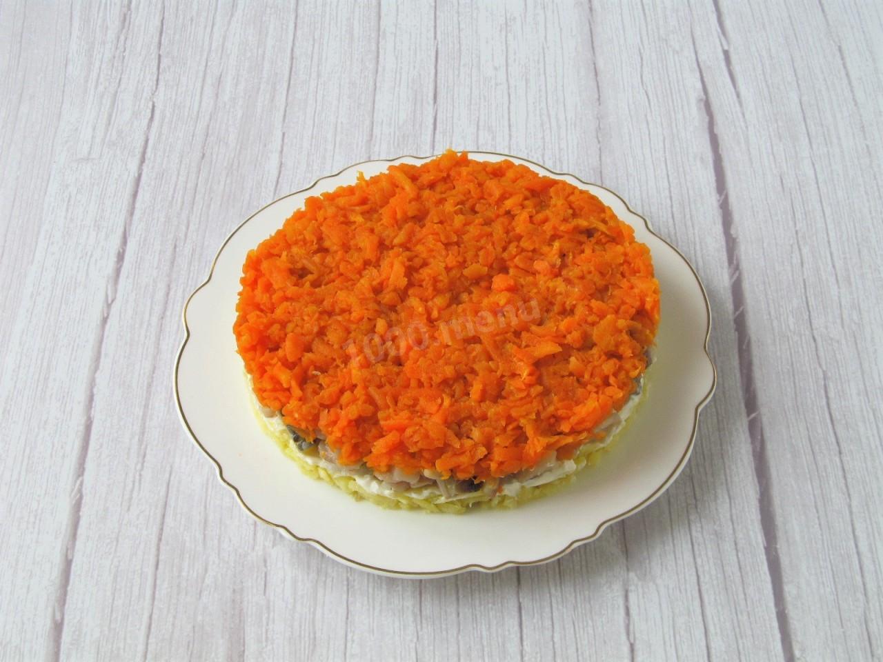 Шаг 12 приготовления Салат с копченой скумбрией Мимоза