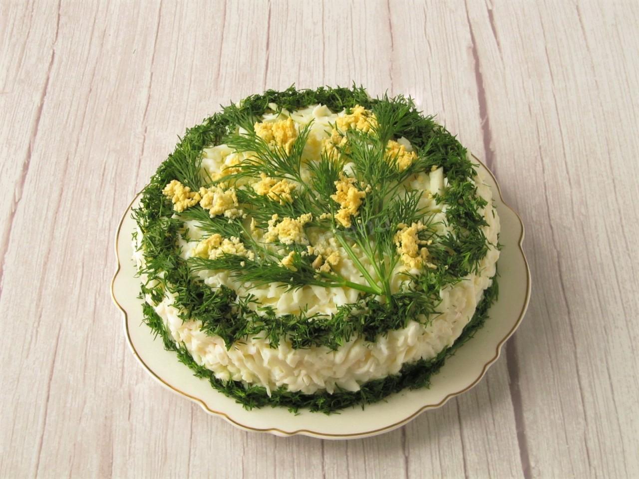 Шаг 18 приготовления Салат с копченой скумбрией Мимоза