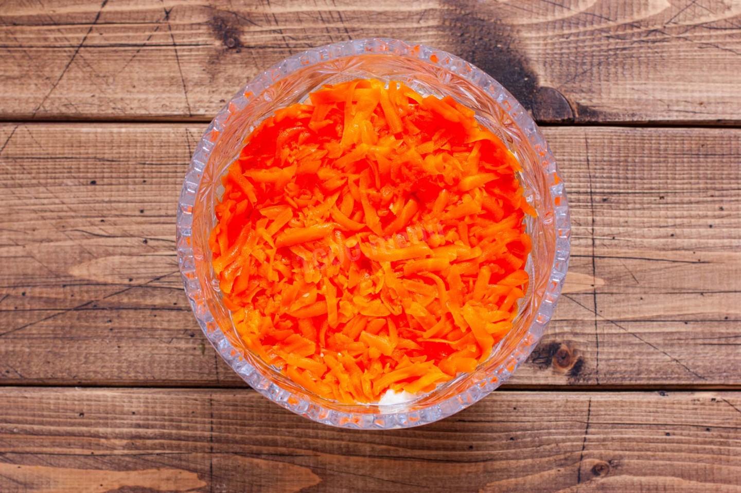 Шаг 5 приготовления Салат Нежный с курицей и сыром