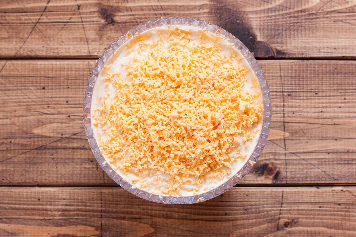 Шаг 7 приготовления Салат Нежный с курицей и сыром