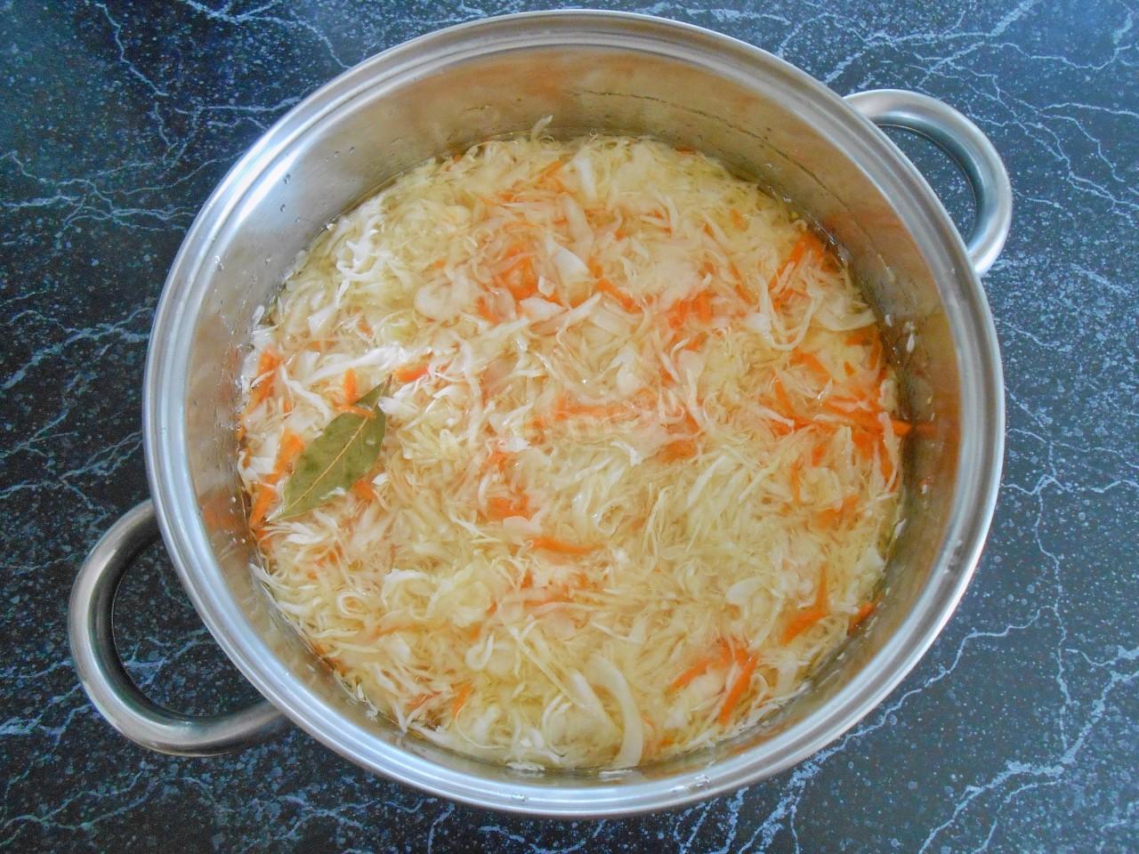 Шаг 10 приготовления Маринованная капуста горячим рассолом
