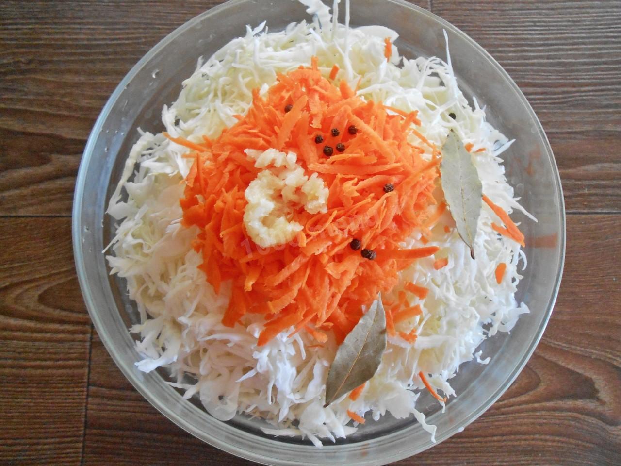 Шаг 4 приготовления Маринованная капуста горячим рассолом