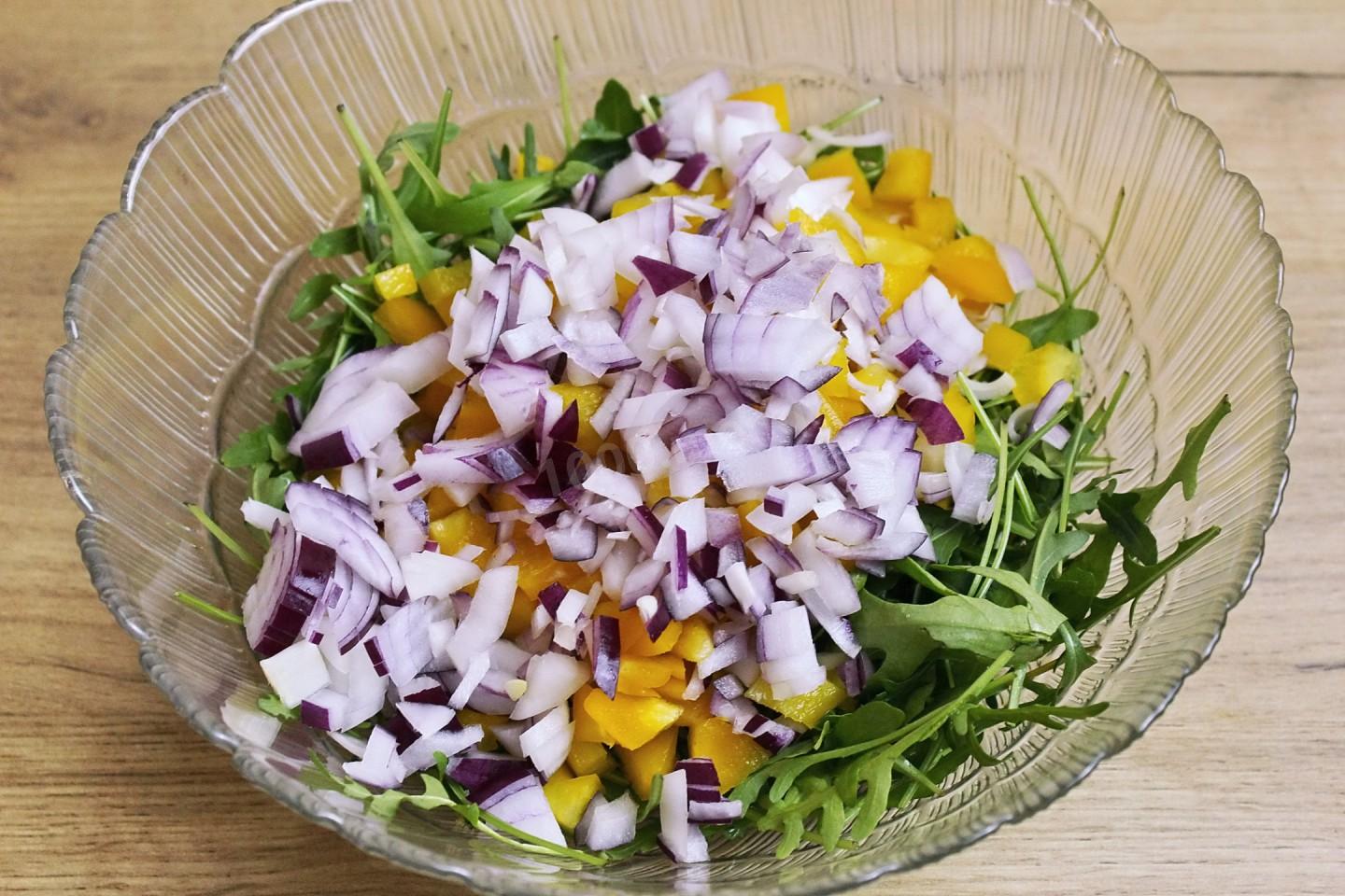Шаг 6 приготовления Салат из чечевицы с курицей и сыром