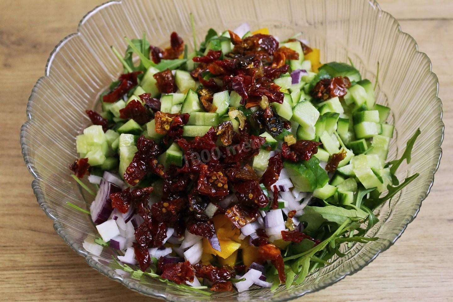 Шаг 8 приготовления Салат из чечевицы с курицей и сыром