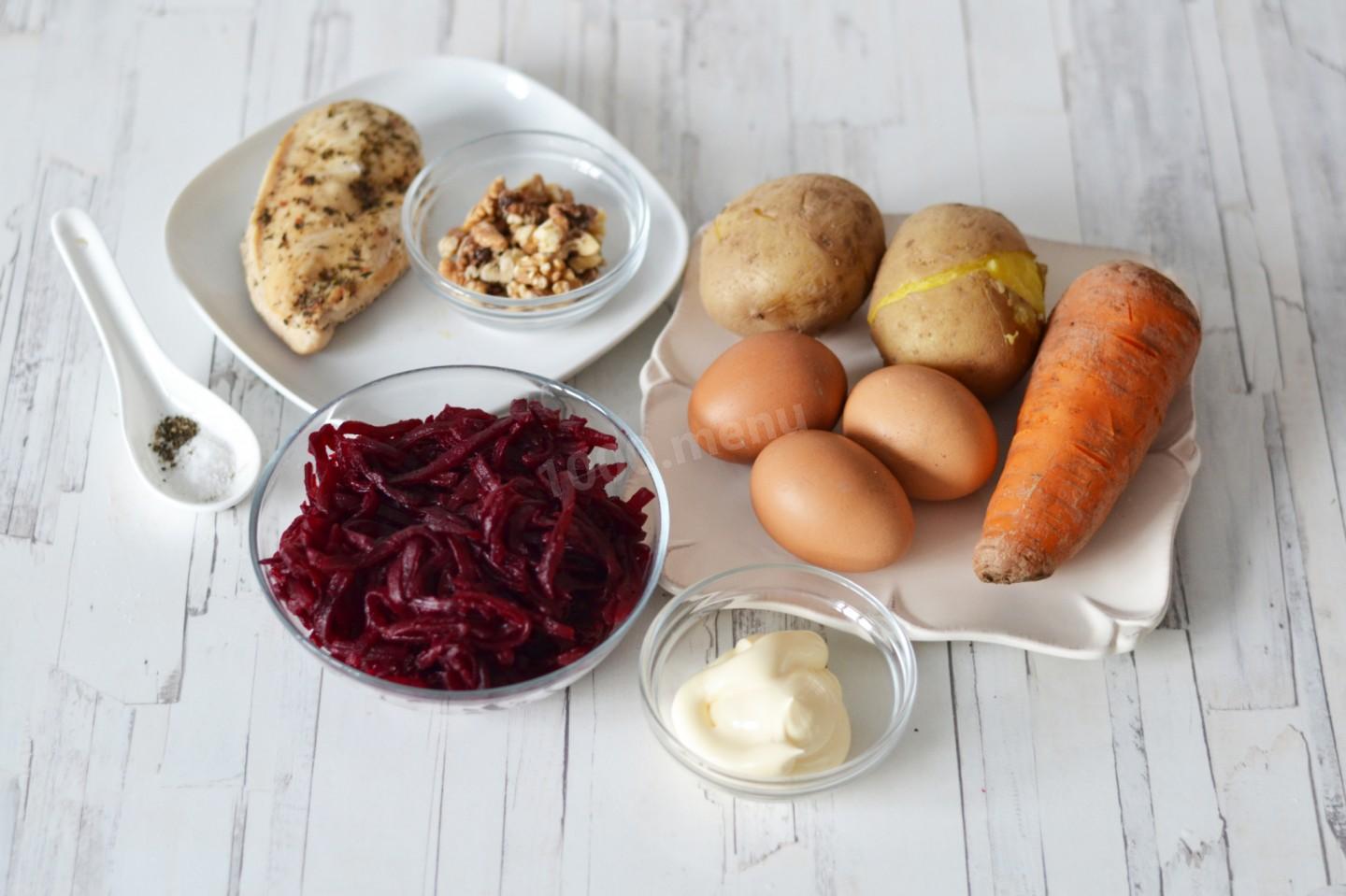 Шаг 1 приготовления Салат Гранатовый браслет с курицей классический