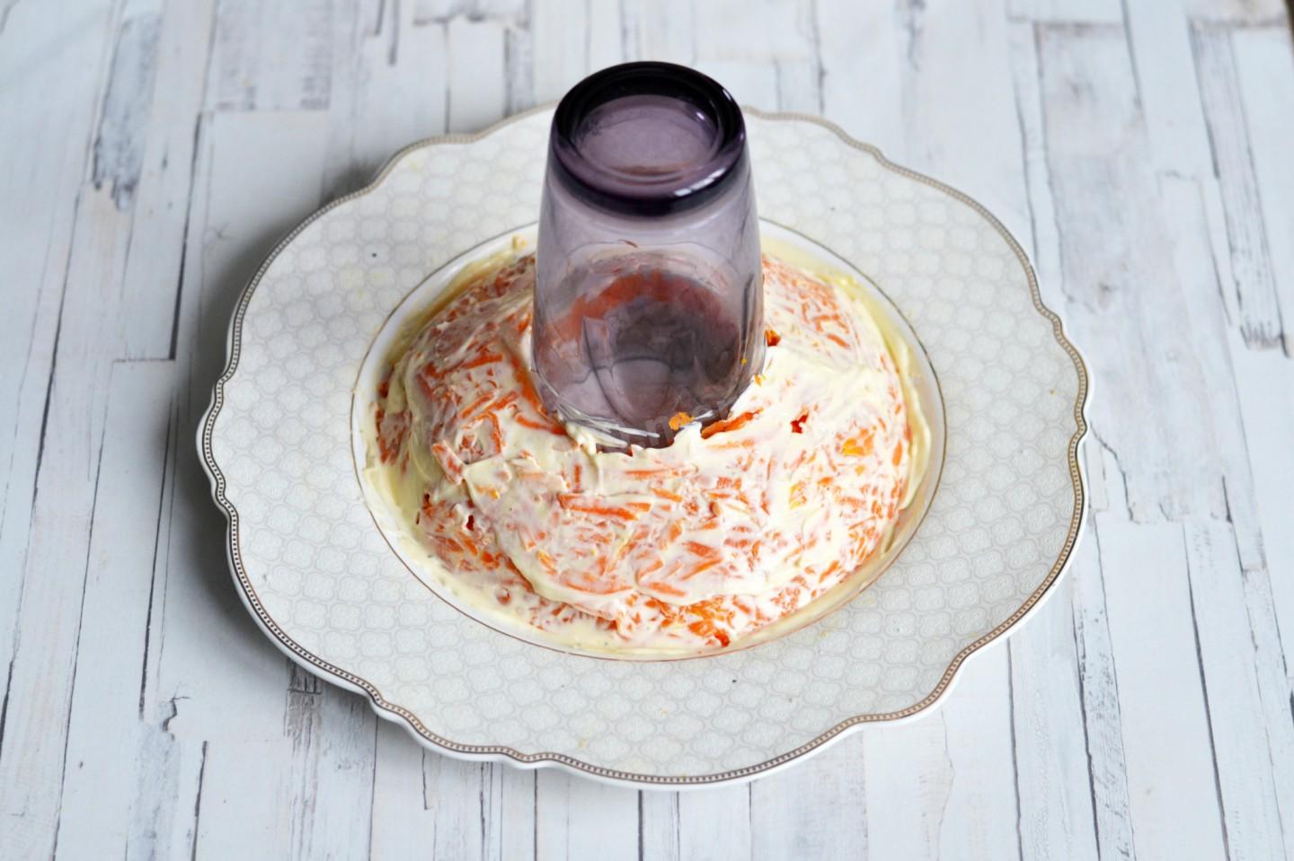Шаг 10 приготовления Салат Гранатовый браслет с курицей классический