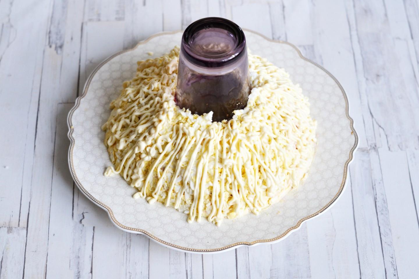 Шаг 16 приготовления Салат Гранатовый браслет с курицей классический