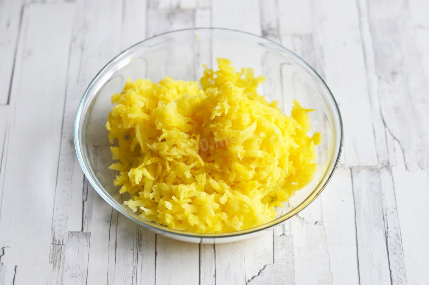 Шаг 4 приготовления Салат Гранатовый браслет с курицей классический