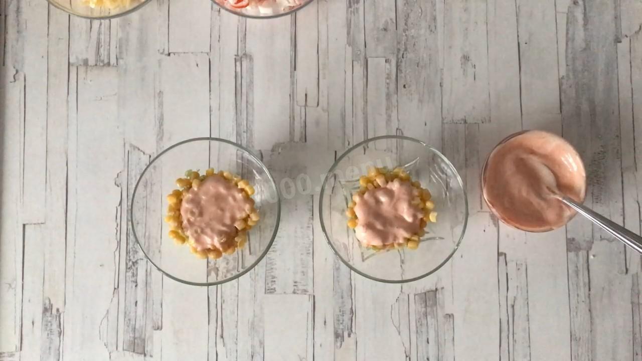 Шаг 7 приготовления Салат коктейль с сыром креветками и ананасами