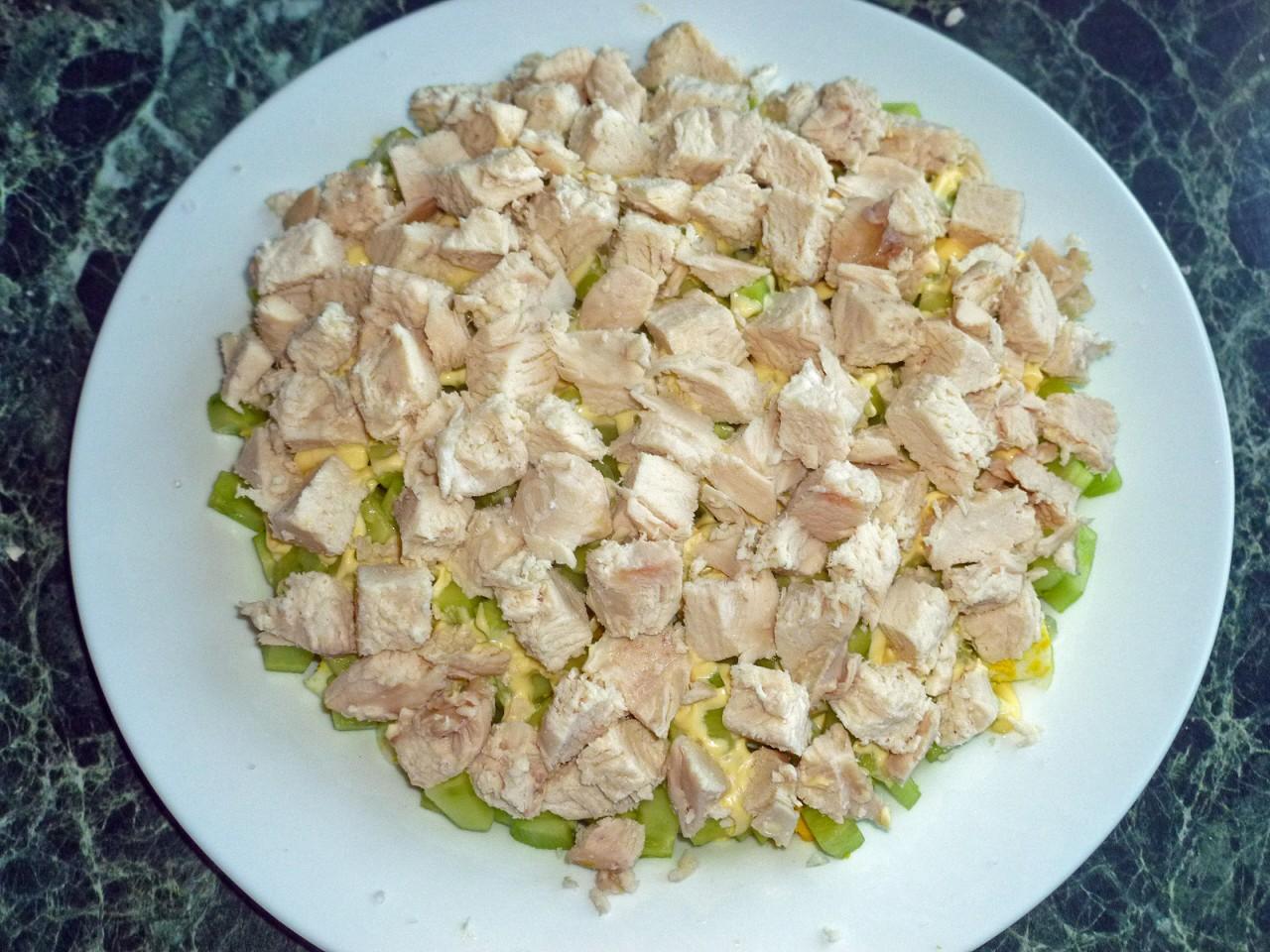Шаг 18 приготовления Салат Нежность с курицей огурцом и сыром
