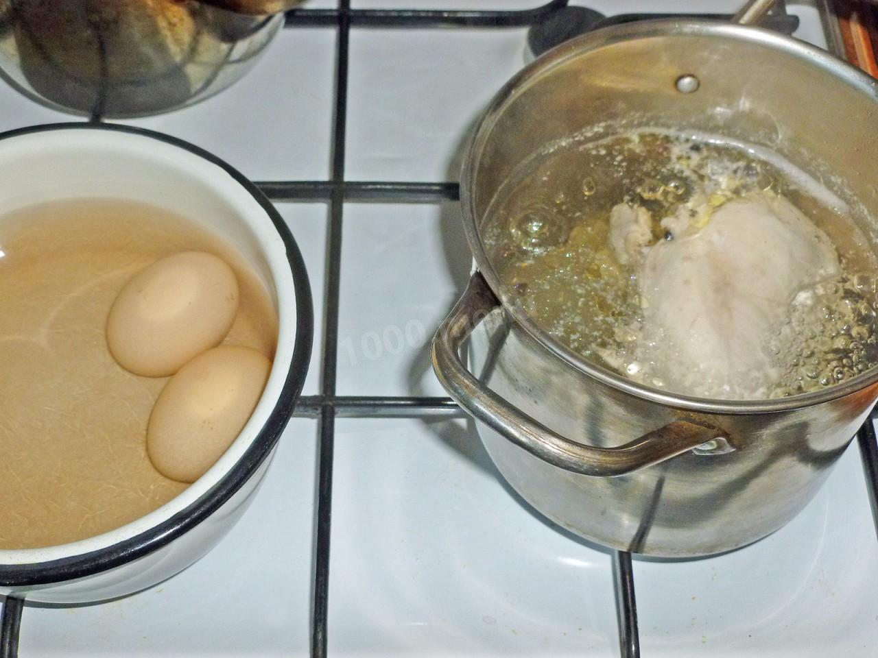 Шаг 2 приготовления Салат Нежность с курицей огурцом и сыром