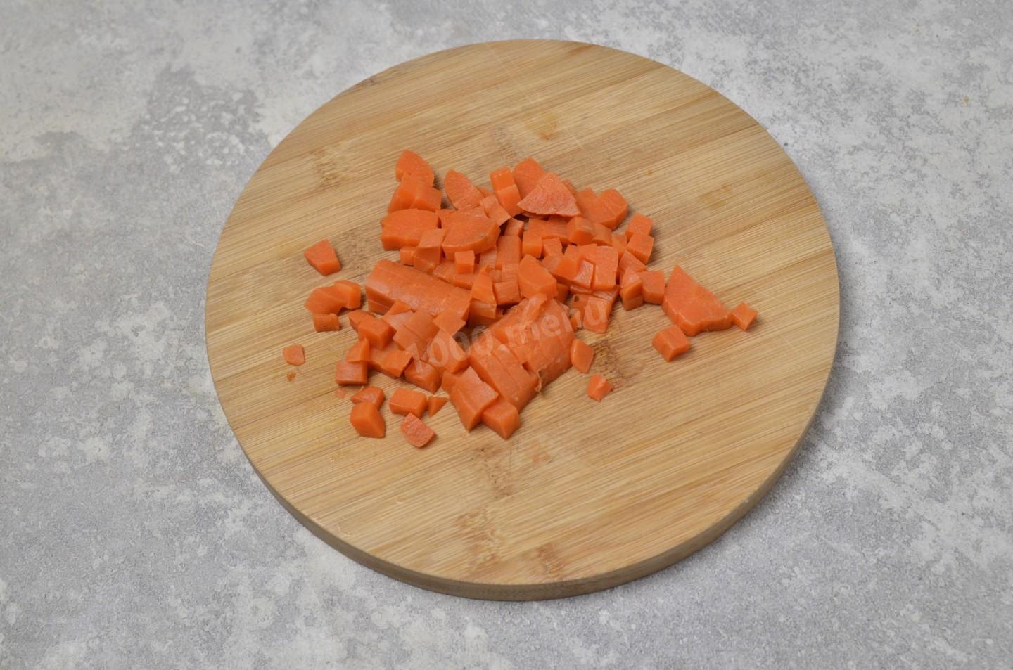 Шаг 4 приготовления Салат рыбный с картошкой классический