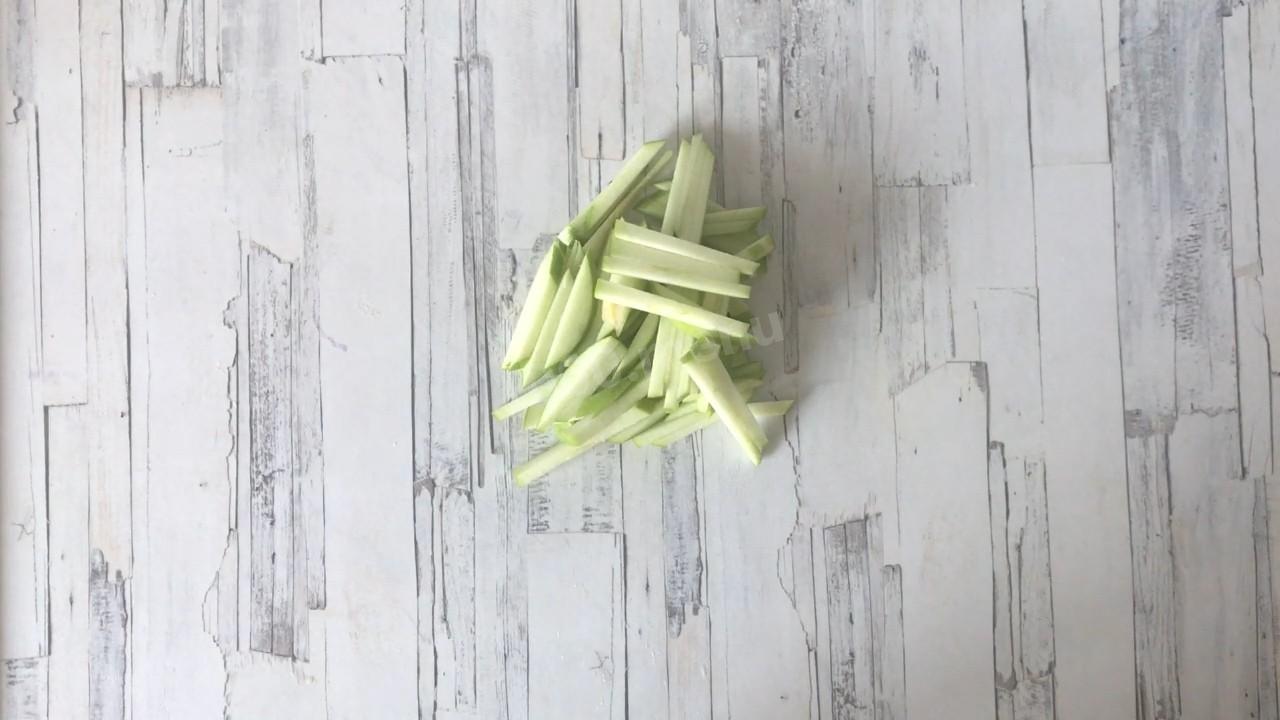 Шаг 4 приготовления Салат из синей капусты