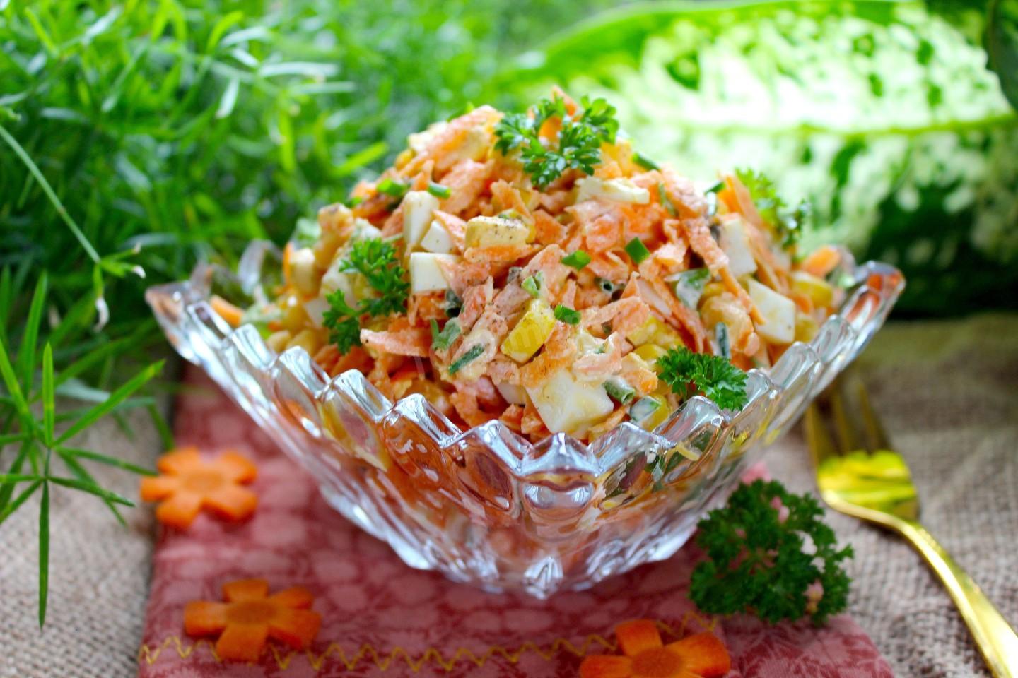 Шаг 9 приготовления Салат морковь кукуруза яйцо