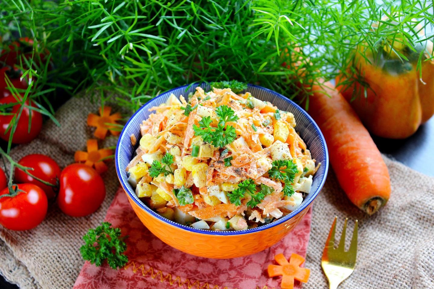 Обложка рецепта Салат морковь кукуруза яйцо