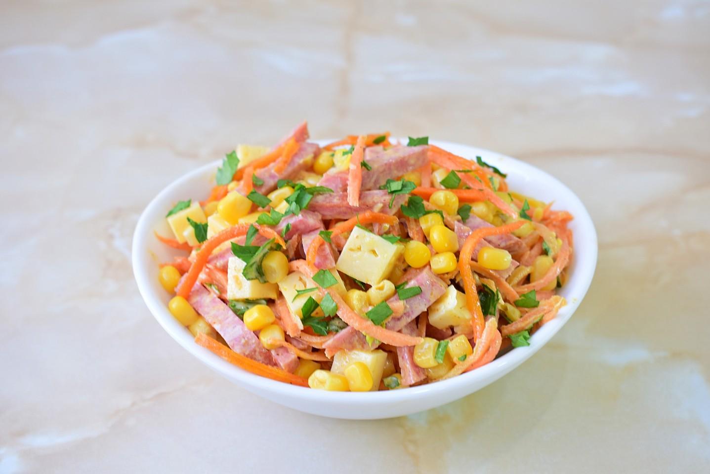 Шаг 6 приготовления Салат корейская морковь кукуруза колбаса копченая
