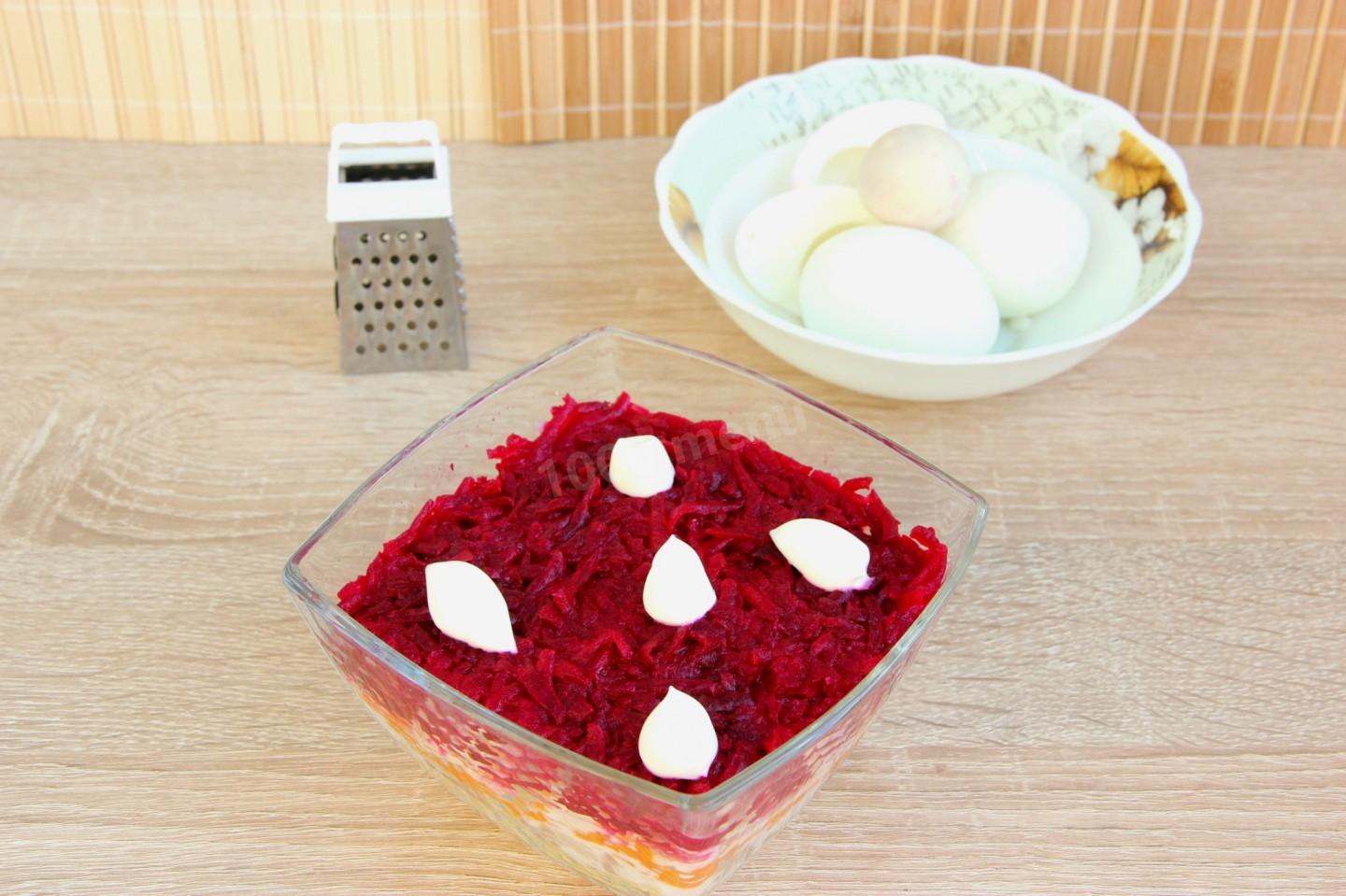 Шаг 13 приготовления Селедка под шубой с яблоком и яйцом классическая