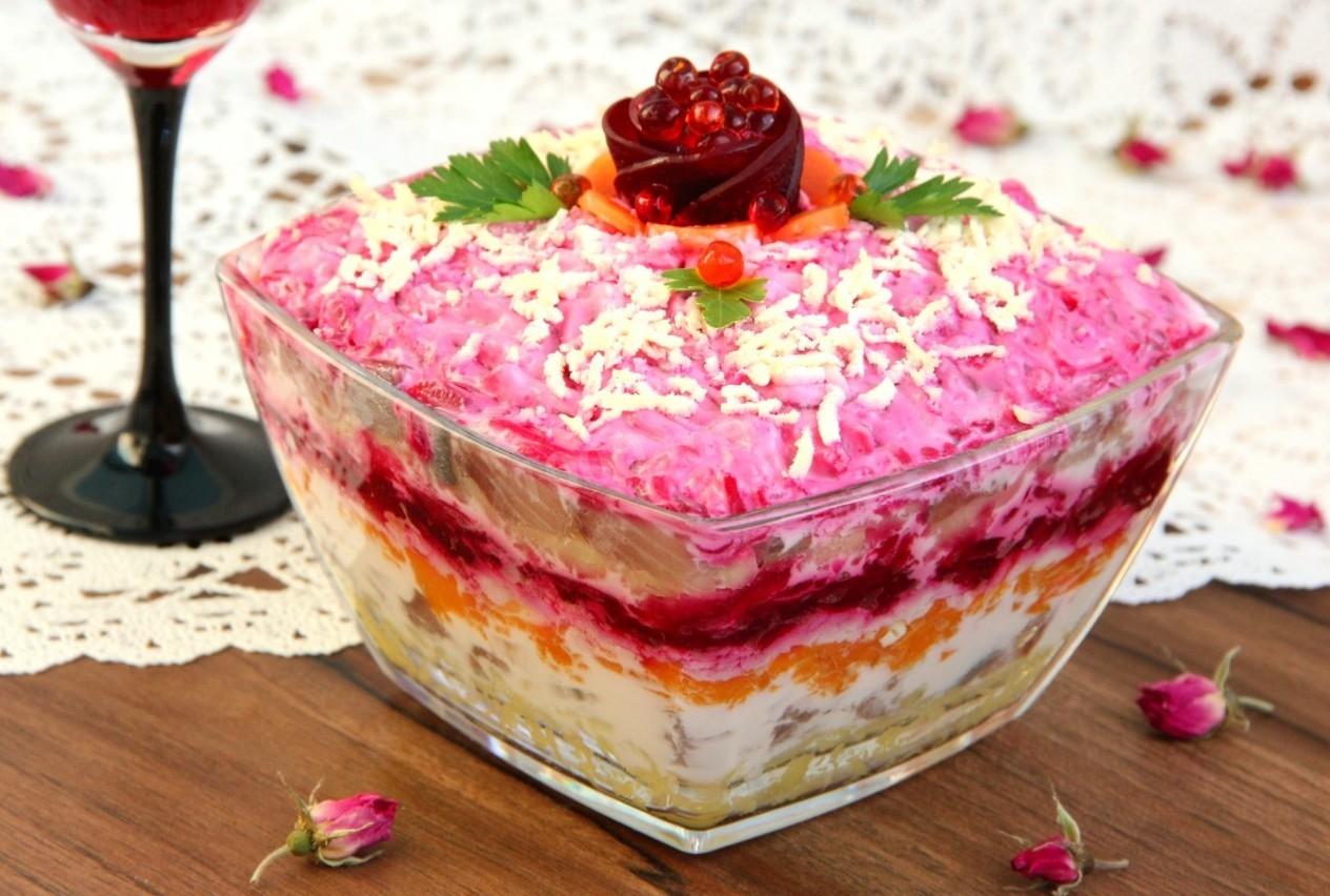 Обложка рецепта Селедка под шубой с яблоком и яйцом классическая