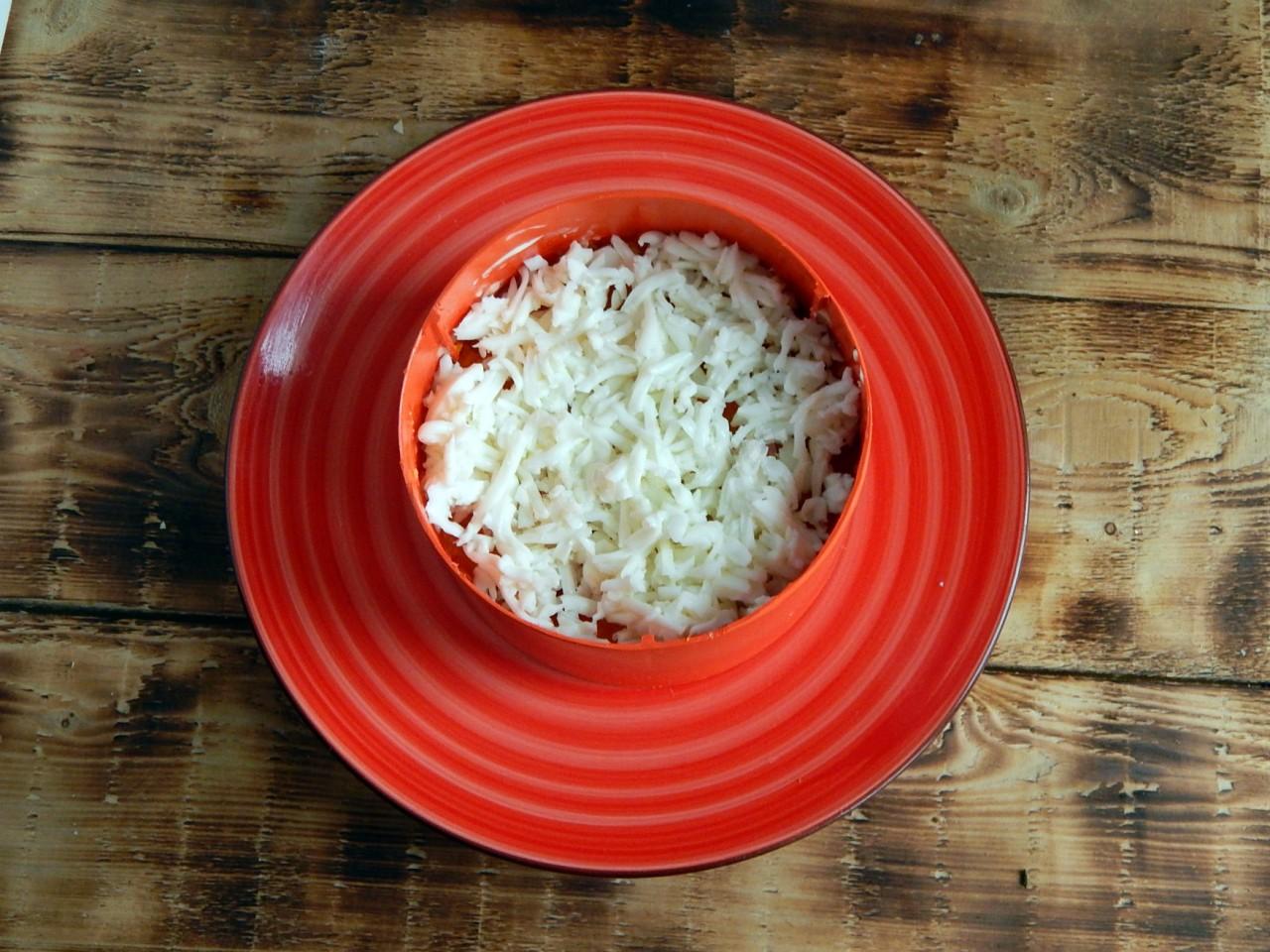 Шаг 9 приготовления Салат сыр картошка яйца с грибами