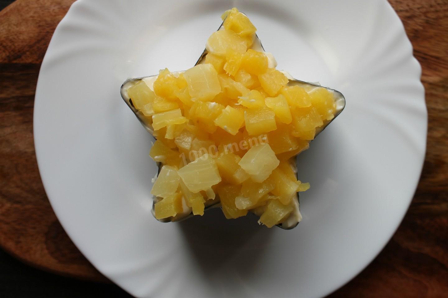 Шаг 12 приготовления Салат Викинг с ананасом и курицей
