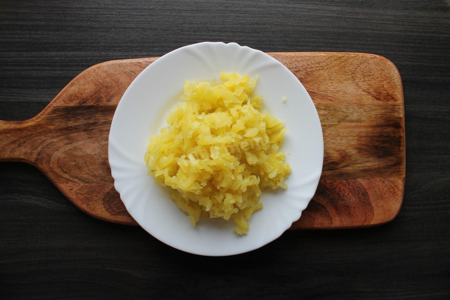 Шаг 6 приготовления Салат Викинг с ананасом и курицей