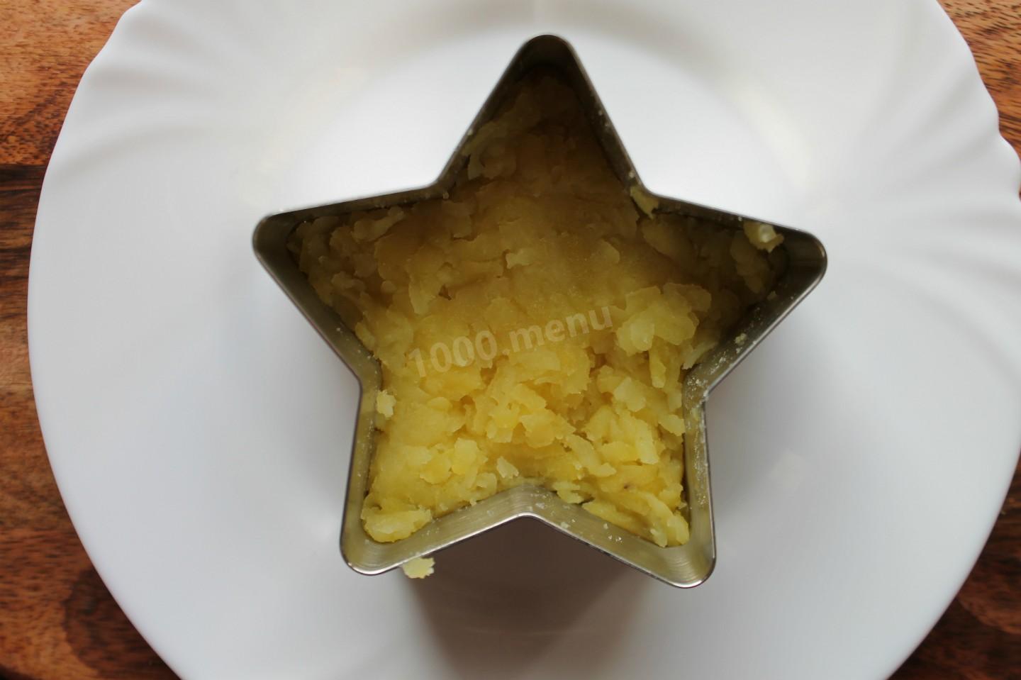 Шаг 8 приготовления Салат Викинг с ананасом и курицей